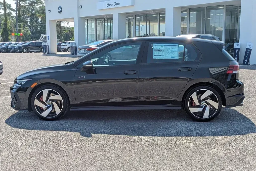 2025 Volkswagen Golf GTI S photo 1