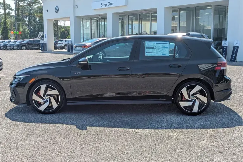 2025 Volkswagen Golf GTI S photo 1