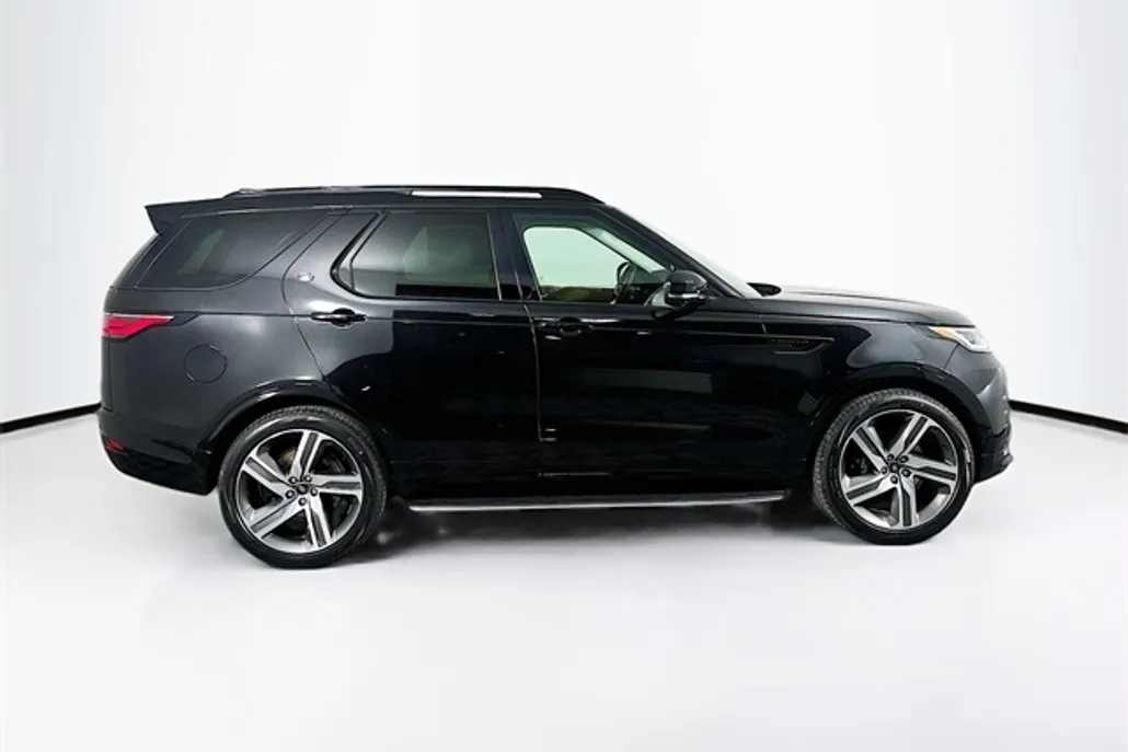 2025 Land Rover Discovery Metropolitan Edition photo 1