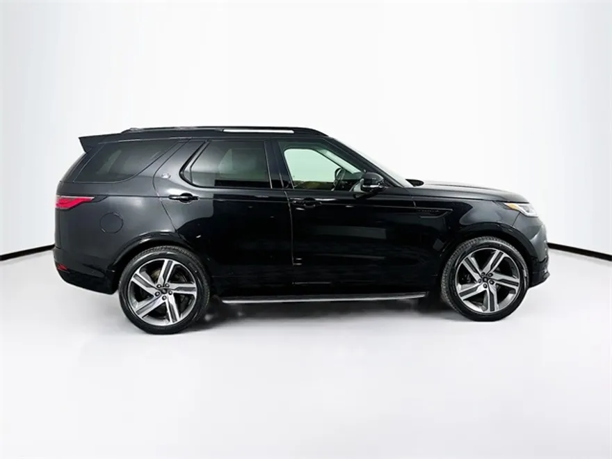2025 Land Rover Discovery Metropolitan Edition photo 1