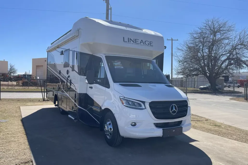 2024 Mercedes Benz Sprinter 4500 photo 1