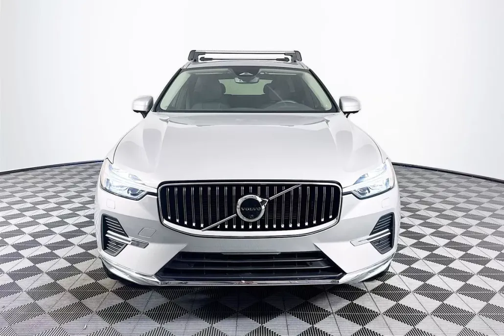 2023 Volvo XC60 B5 Plus photo 1