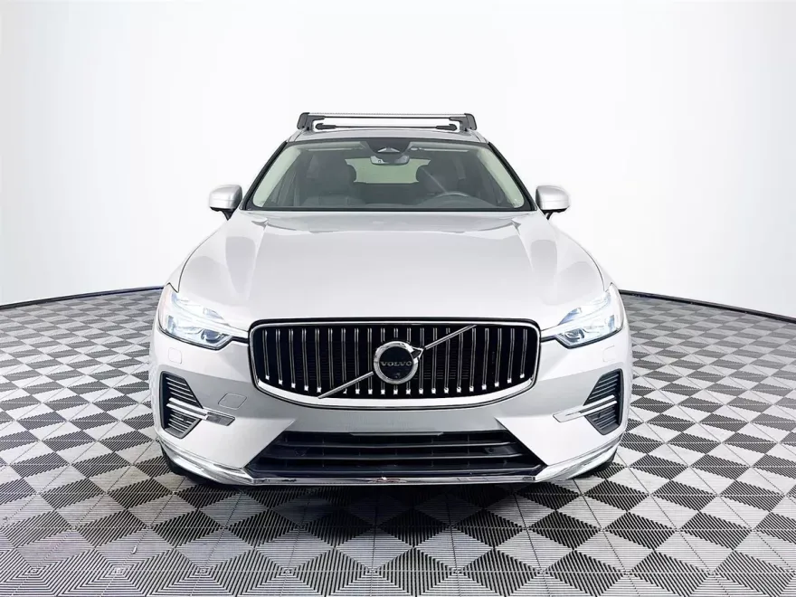 2023 Volvo XC60 B5 Plus photo 1