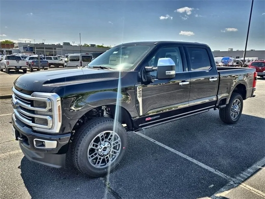 2025 Ford F-250 Platinum photo 1