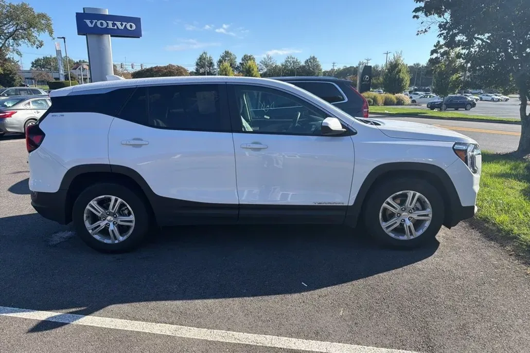 2024 Gmc Terrain SLE photo 1