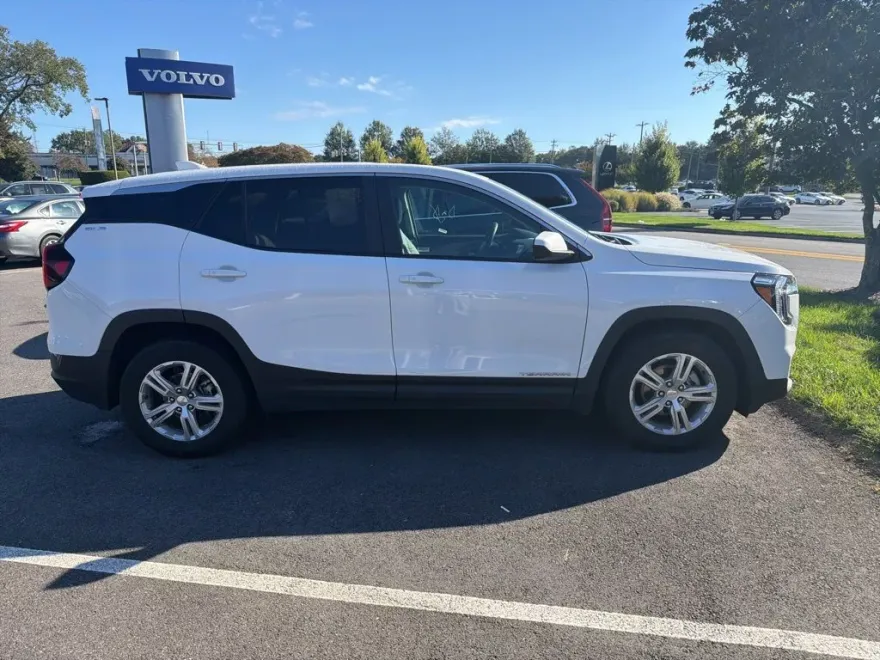 2024 Gmc Terrain SLE photo 1