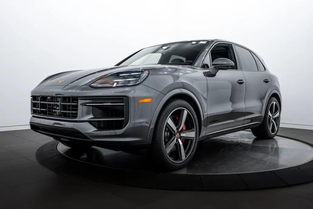 2025 Porsche Cayenne S photo 1