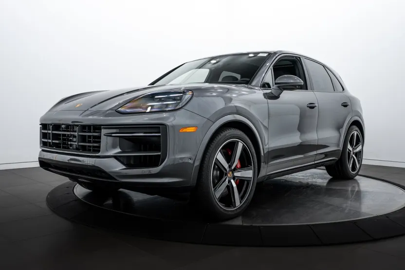 2025 Porsche Cayenne S photo 1