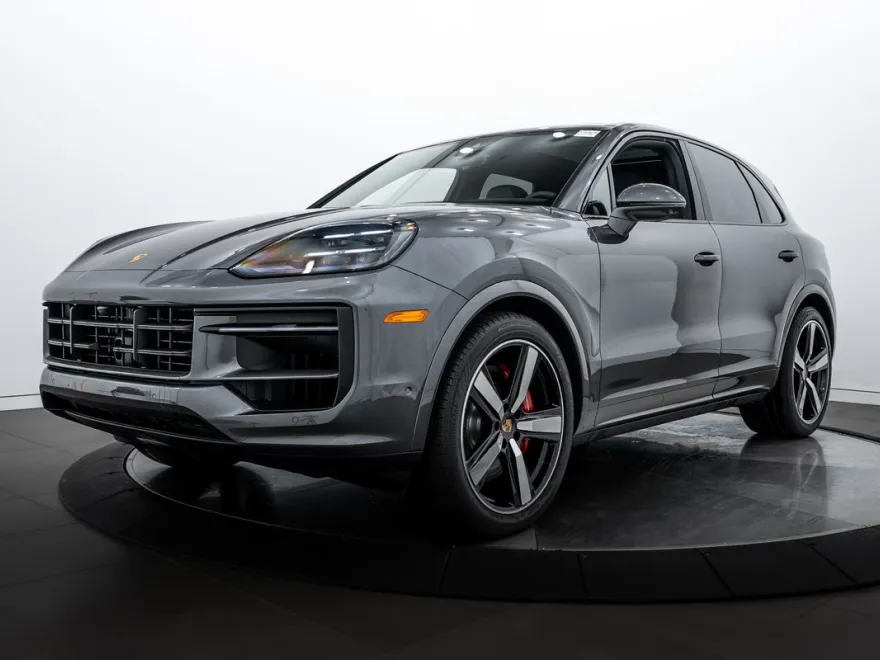 2025 Porsche Cayenne S photo 1