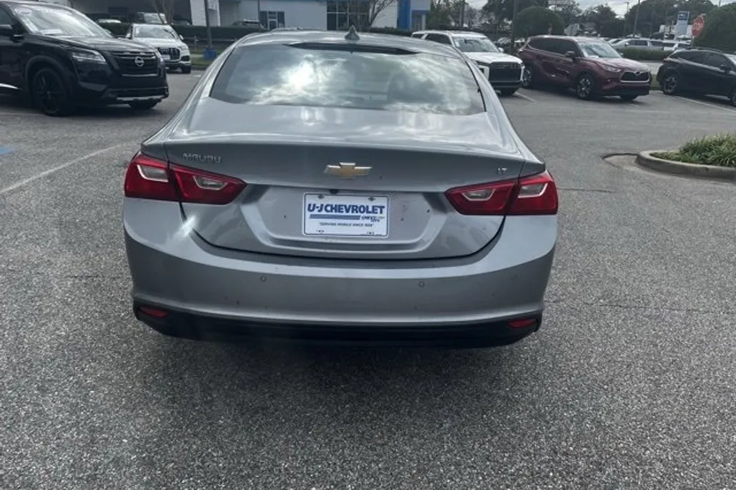 2024 Chevrolet Malibu 1LT photo 1