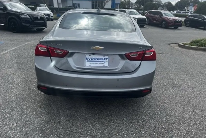 2024 Chevrolet Malibu 1LT photo 1