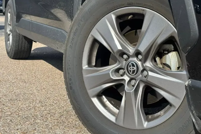 2024 Toyota RAV4 XLE photo 1