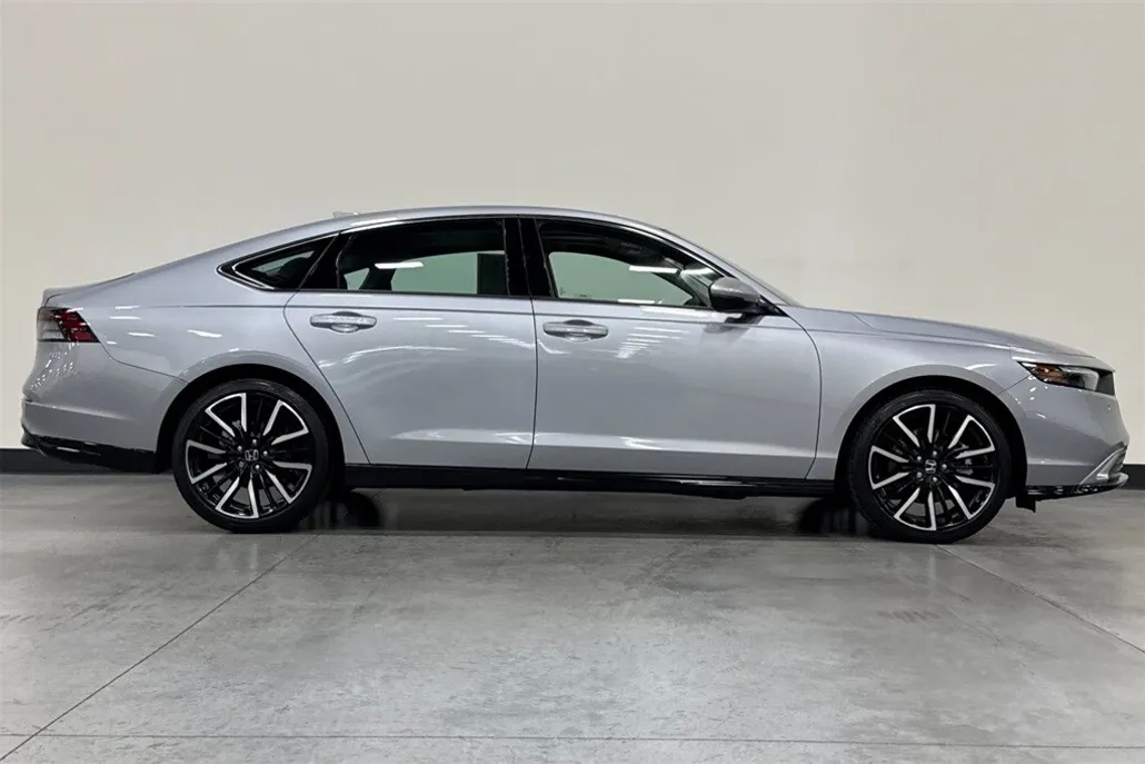2023 Honda Accord Hybrid Touring photo 1