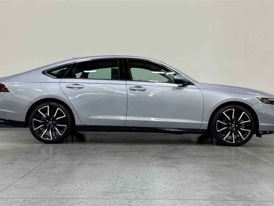 2023 Honda Accord Hybrid Touring photo 1