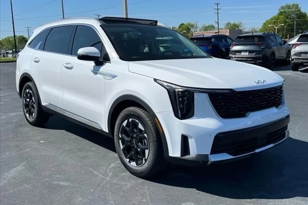 2025 Kia Sorento S photo 1