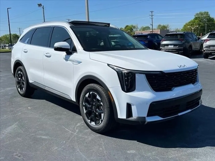 2025 Kia Sorento S photo 1