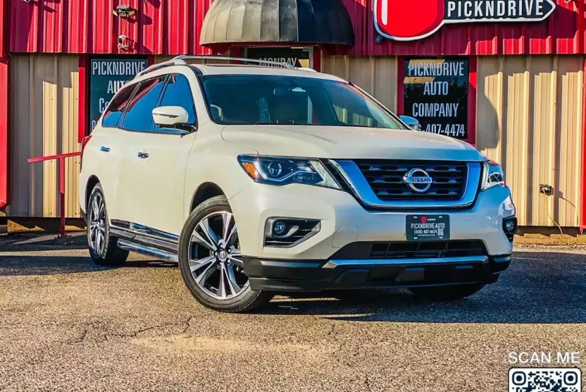 2019 Nissan Pathfinder Platinum photo 1