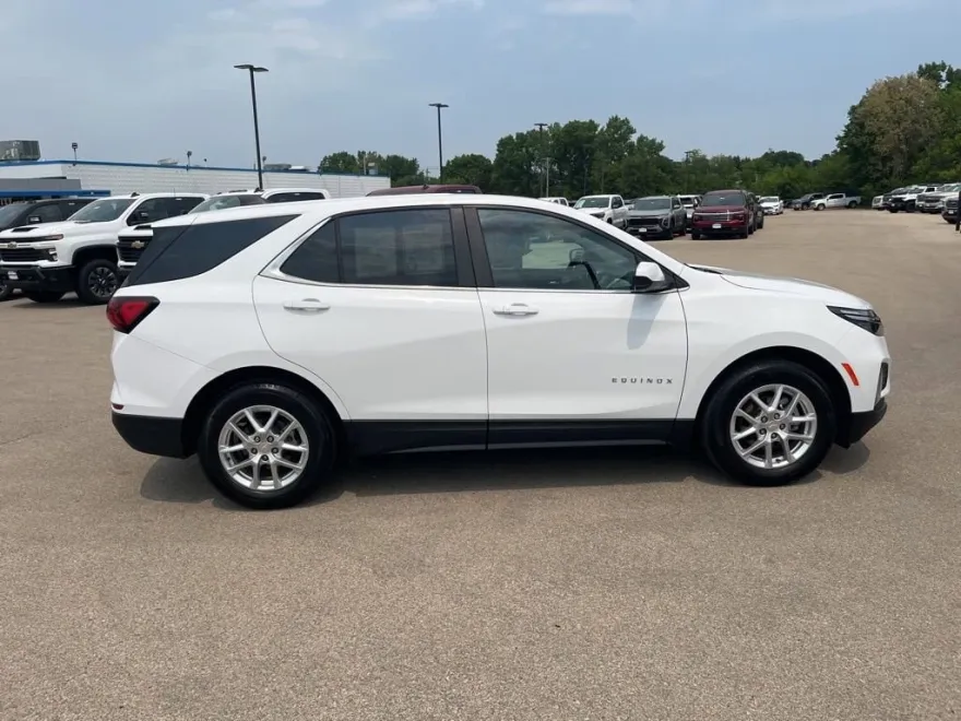 2023 Chevrolet Equinox LT photo 1