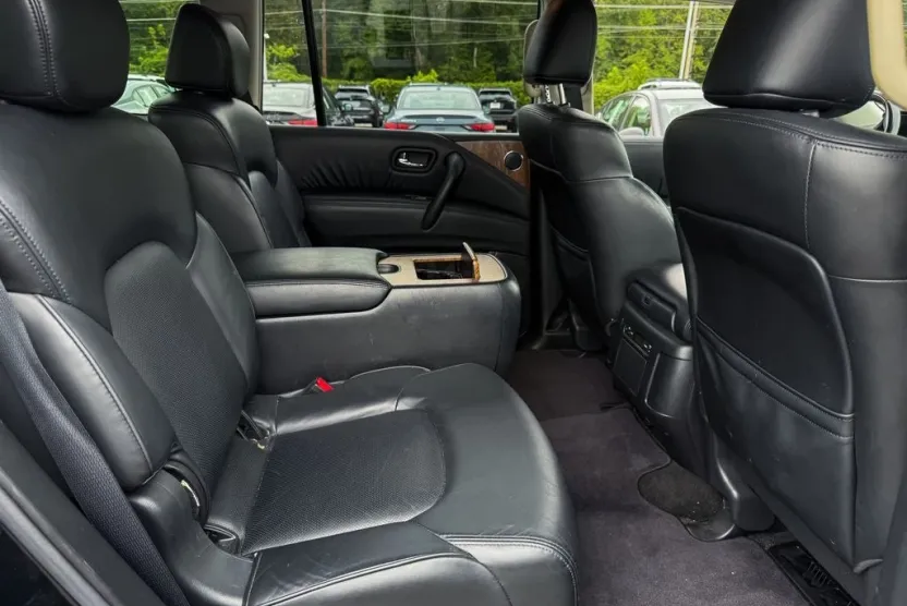2021 Nissan Armada SL photo 1