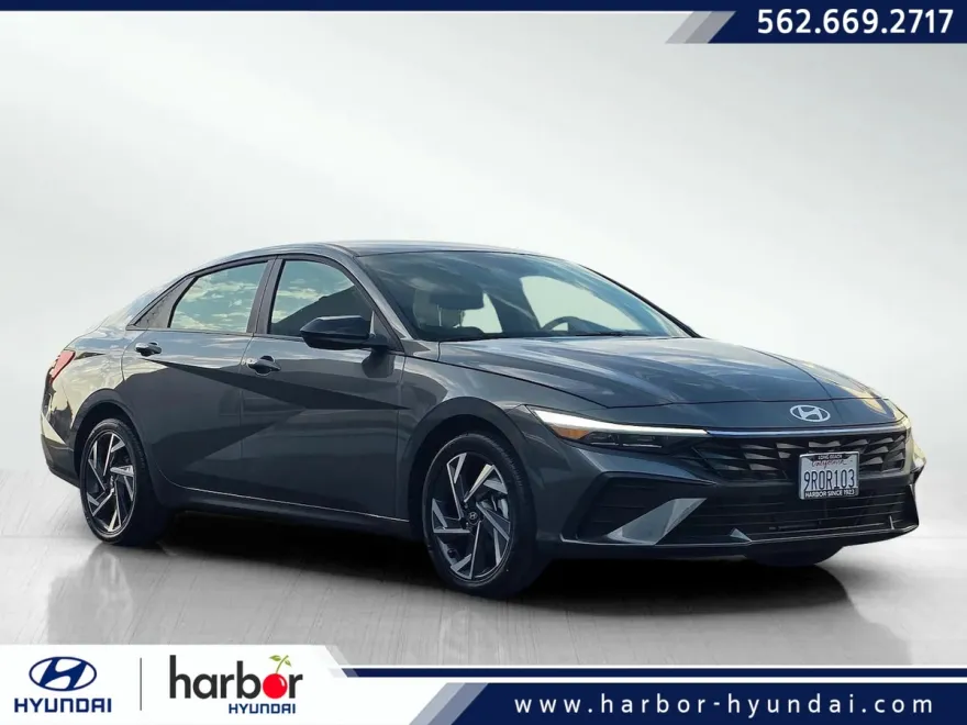 2025 Hyundai Elantra SEL Sport photo 1