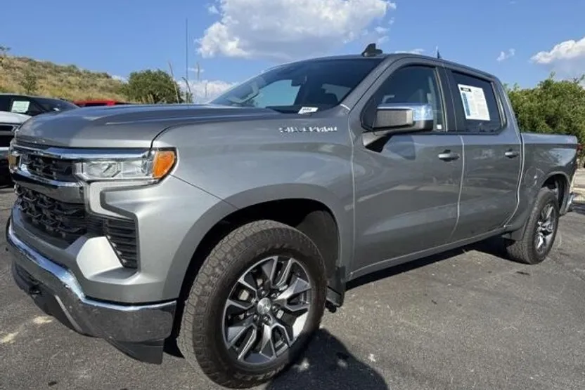 2023 Chevrolet Silverado 1500 LT photo 1