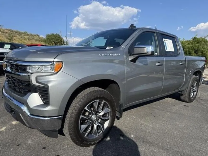 2023 Chevrolet Silverado 1500 LT photo 1