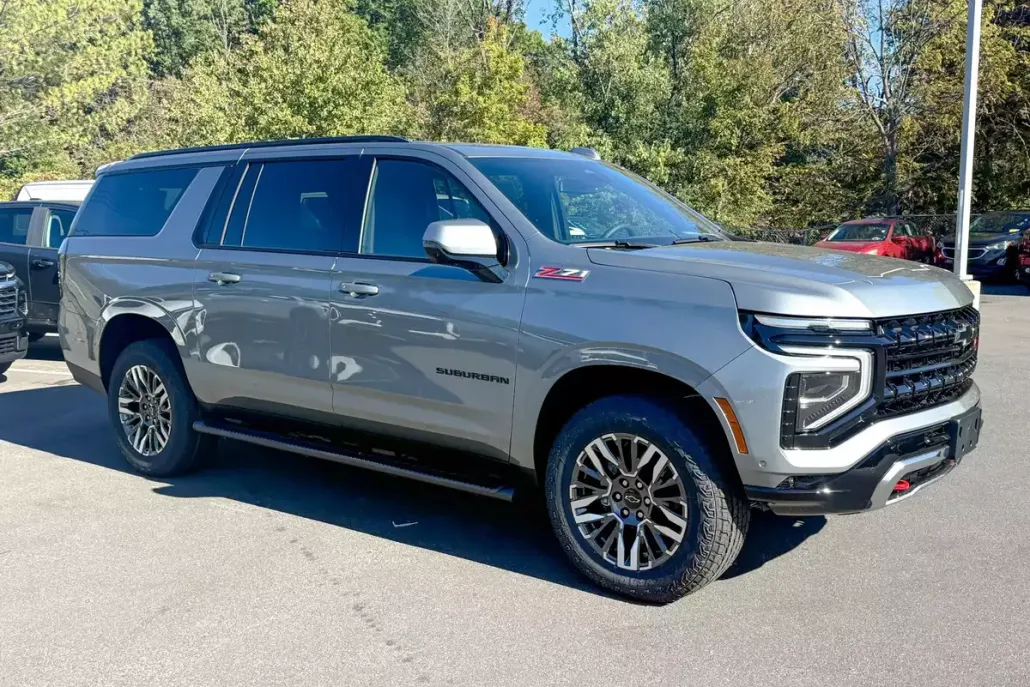 2026 Chevrolet Suburban Z71 photo 1