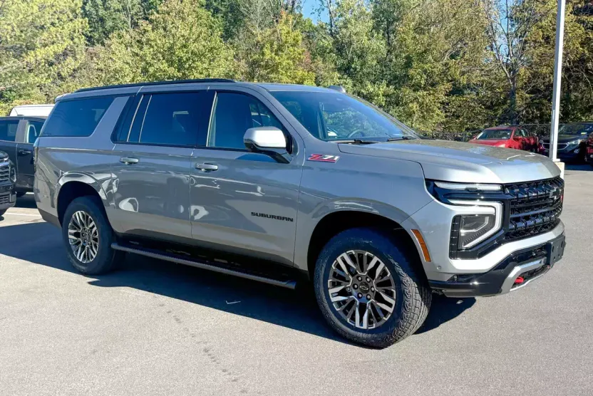 2026 Chevrolet Suburban Z71 photo 1