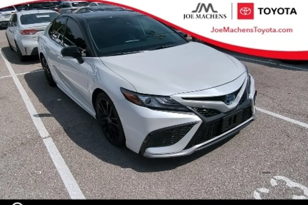 2022 Toyota Camry Hybrid XSE photo 1
