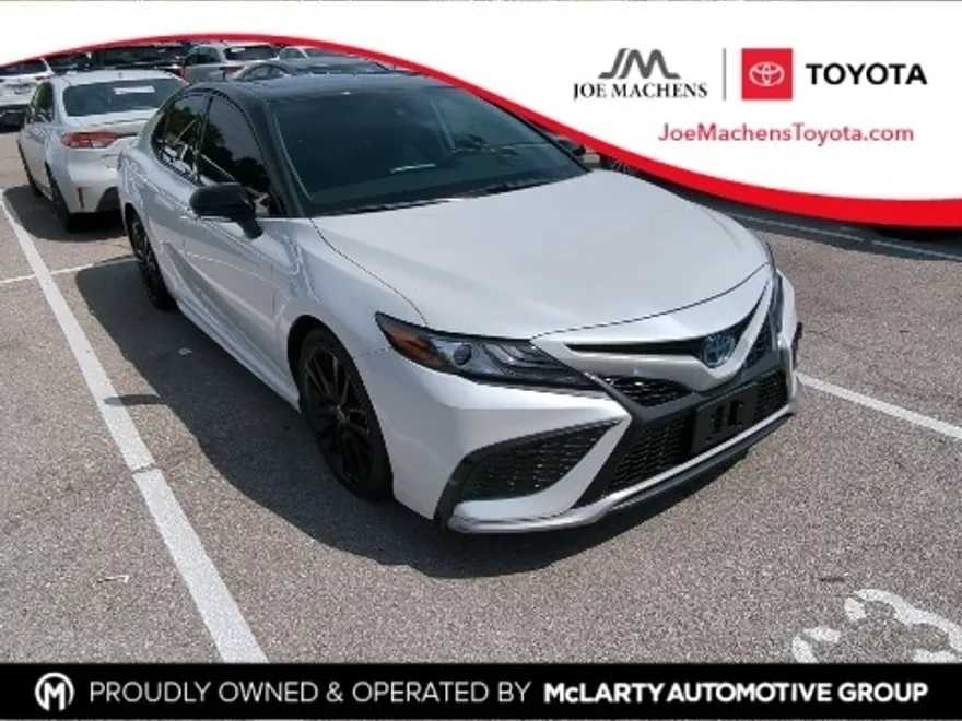 2022 Toyota Camry Hybrid XSE photo 1