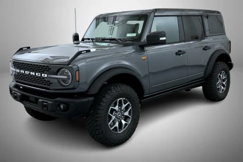 2025 Ford Bronco Badlands photo 1