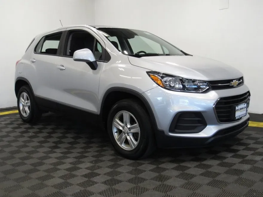 2022 Chevrolet Trax LS photo 1