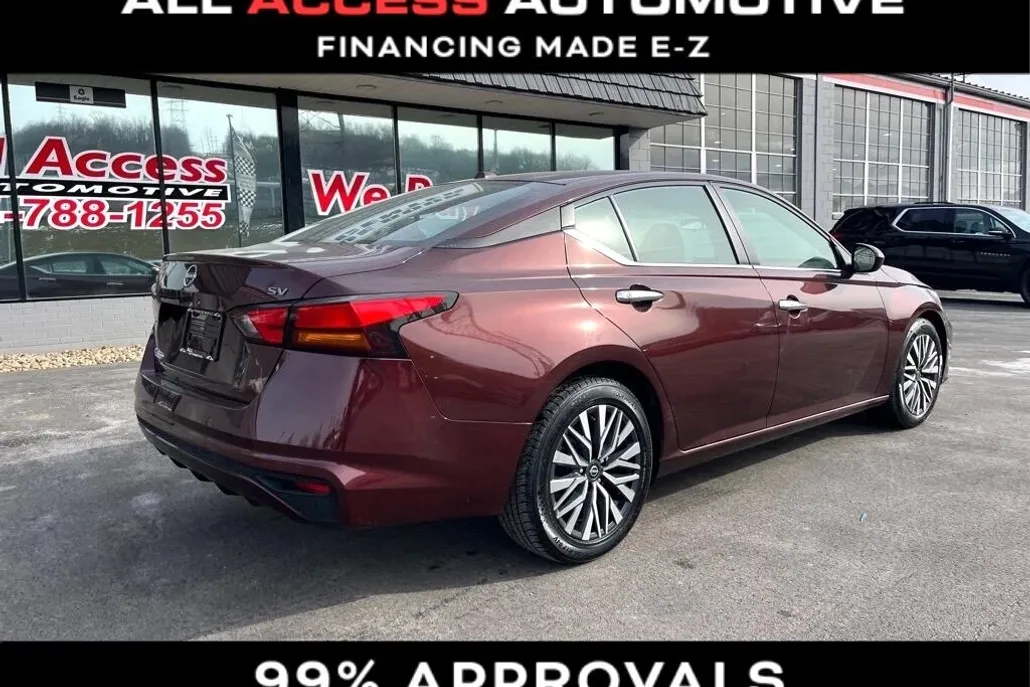 2023 Nissan Altima 2.5 SV photo 1