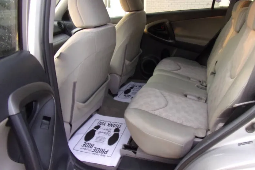2011 Toyota RAV4 Base photo 1