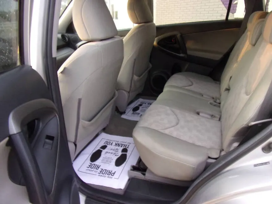 2011 Toyota RAV4 Base photo 1