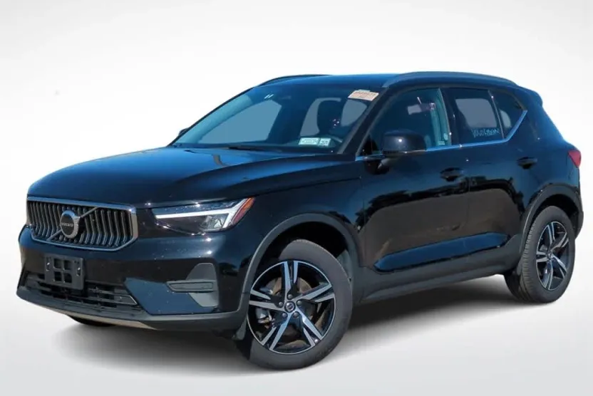 2025 Volvo XC40 Core photo 1