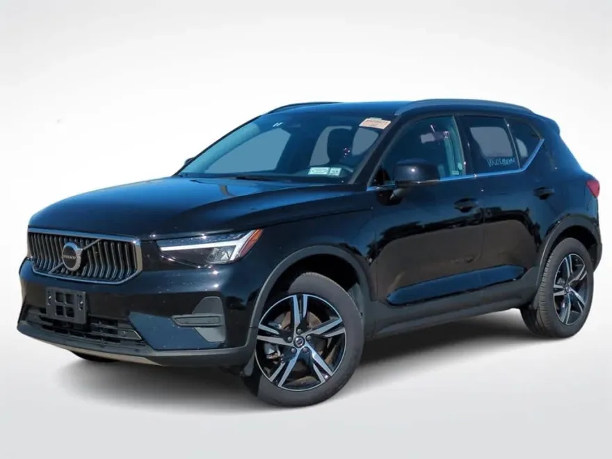 2025 Volvo XC40 Core photo 1