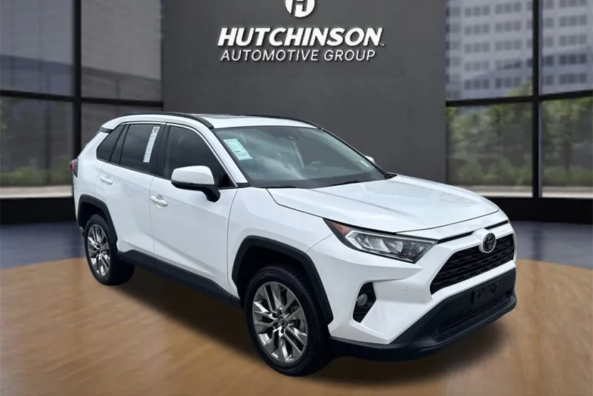 2019 Toyota RAV4 XLE Premium photo 1