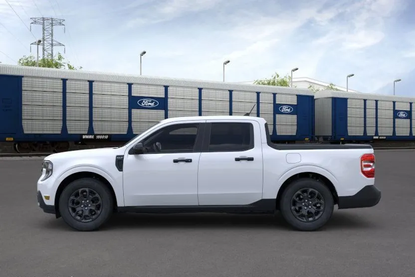 2025 Ford Maverick XLT photo 1