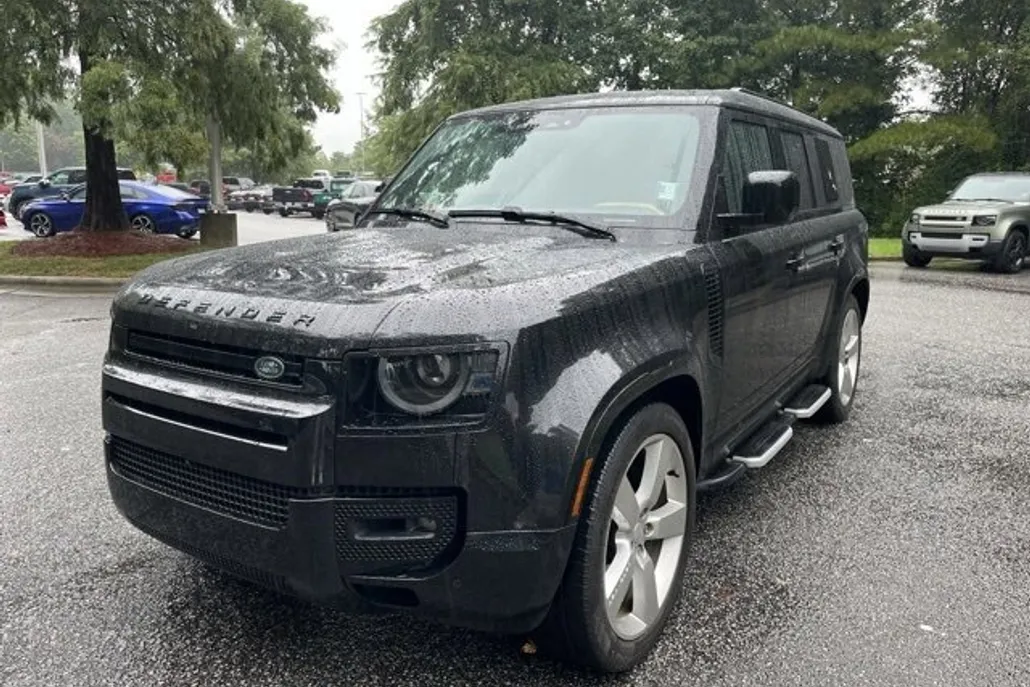 2024 Land Rover Defender X-Dynamic SE photo 1