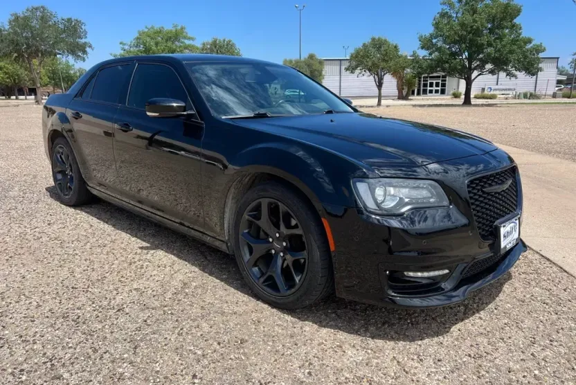 2021 Chrysler 300 Touring photo 1