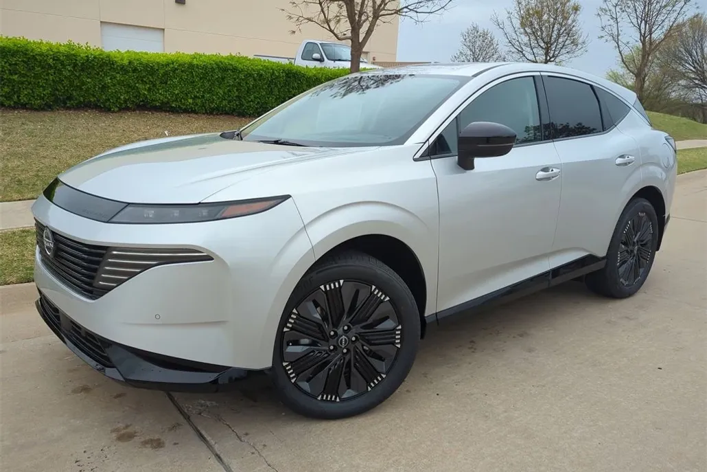 2025 Nissan Murano Platinum photo 1