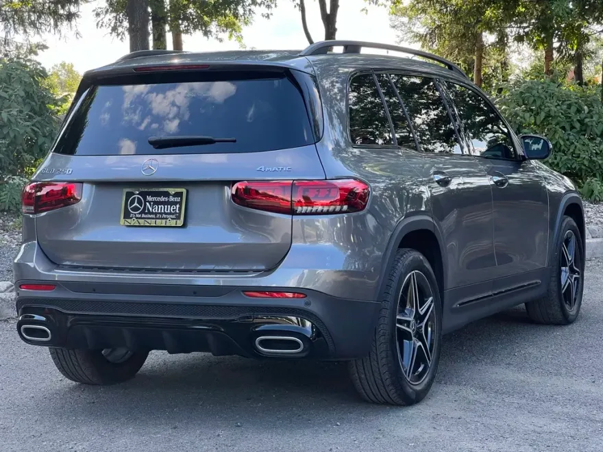 2022 Mercedes Benz GLB 250 4MATIC photo 1