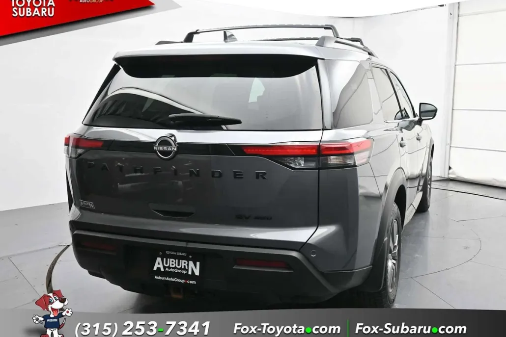 2023 Nissan Pathfinder SV photo 1