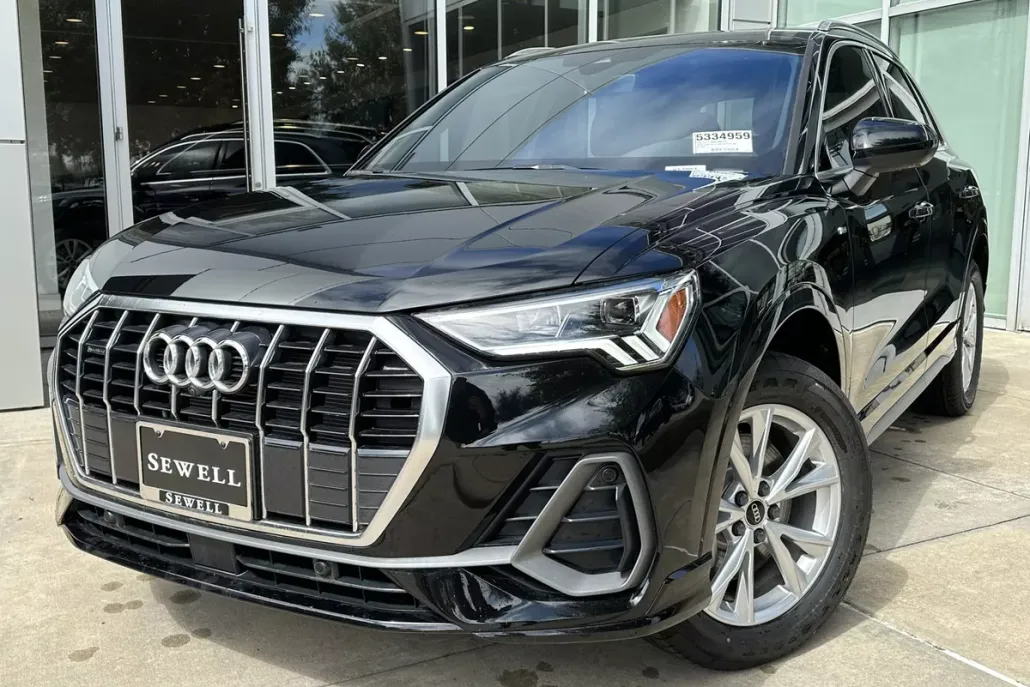 2025 Audi Q3 45 TFSI S line Premium photo 1