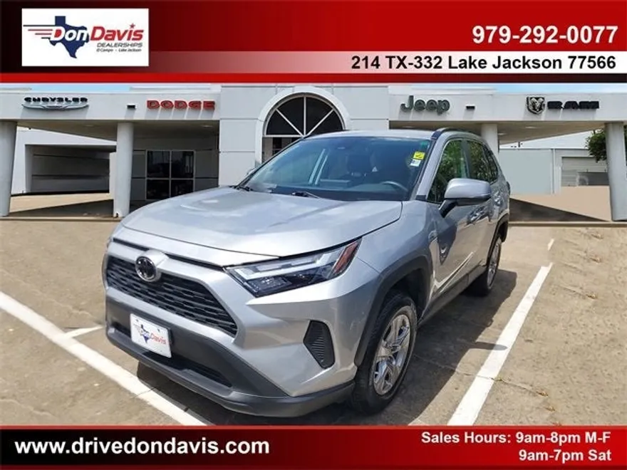 2024 Toyota RAV4 XLE photo 1