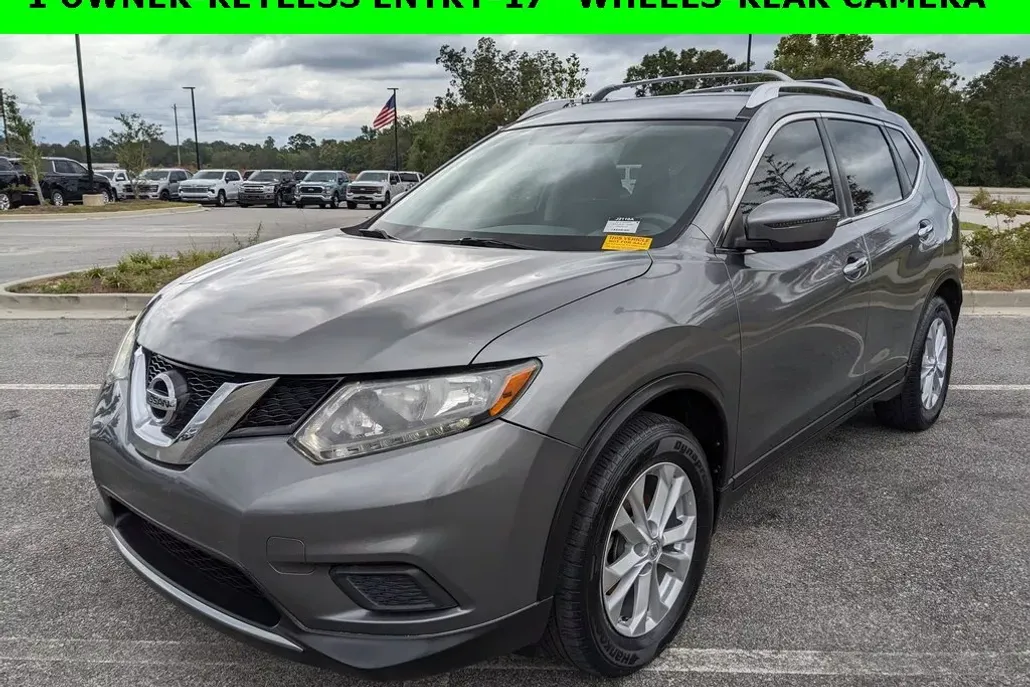 2016 Nissan Rogue SV photo 1