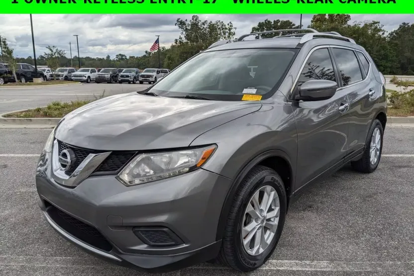 2016 Nissan Rogue SV photo 1