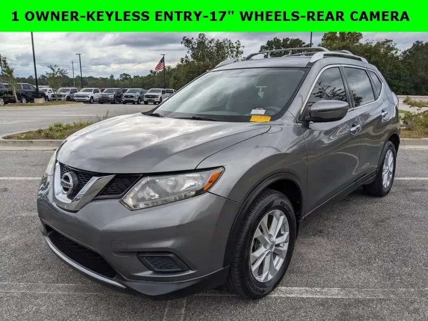 2016 Nissan Rogue SV photo 1