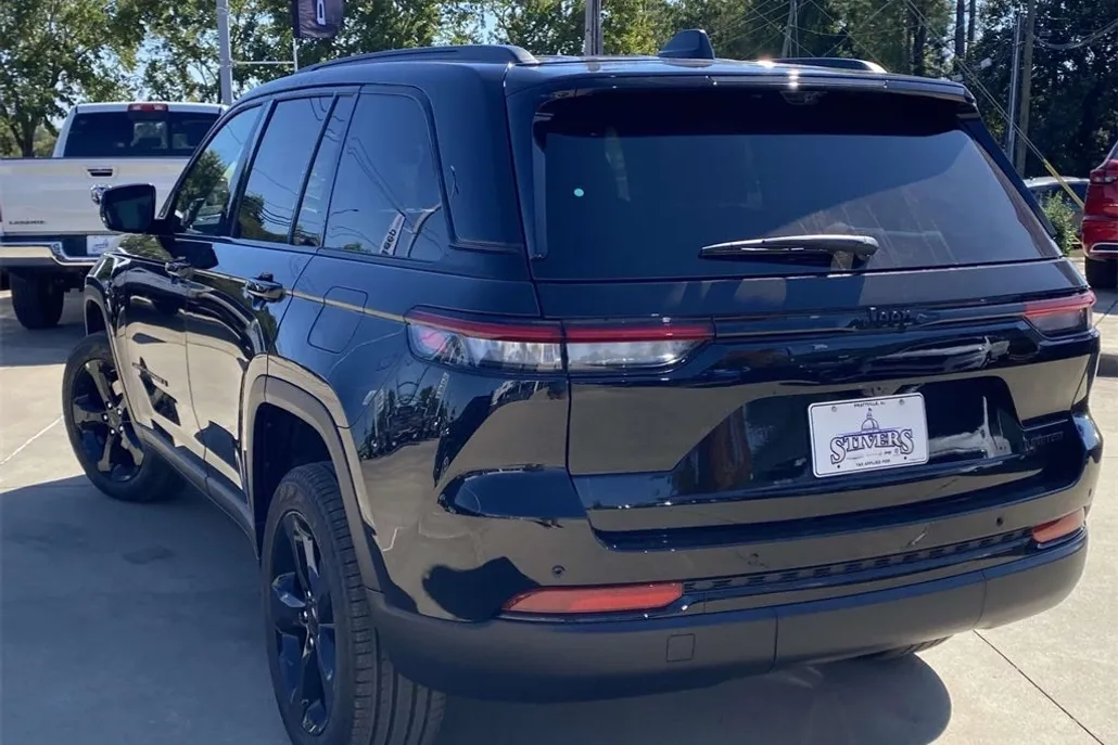 2025 Jeep Grand Cherokee Limited photo 1